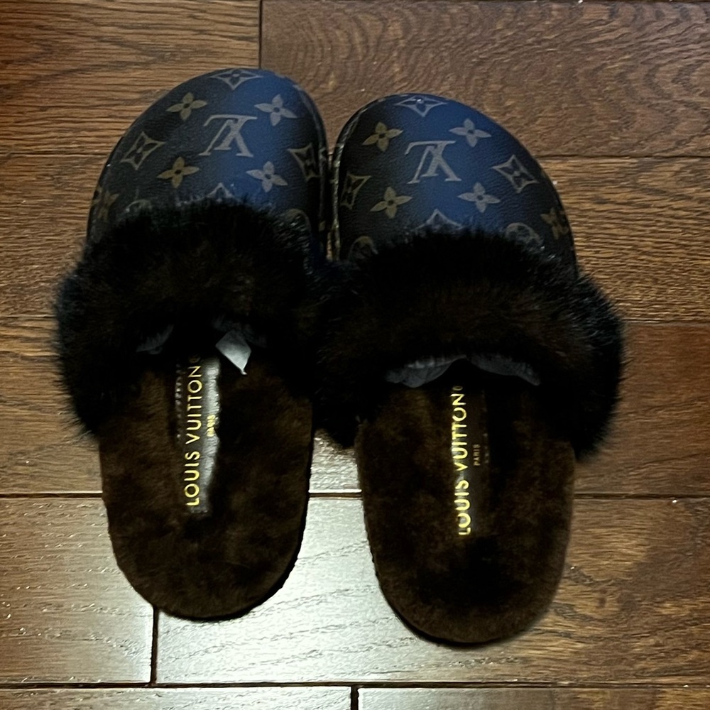 Luxury Monogram Fur Slippers - Picture 4 of 7